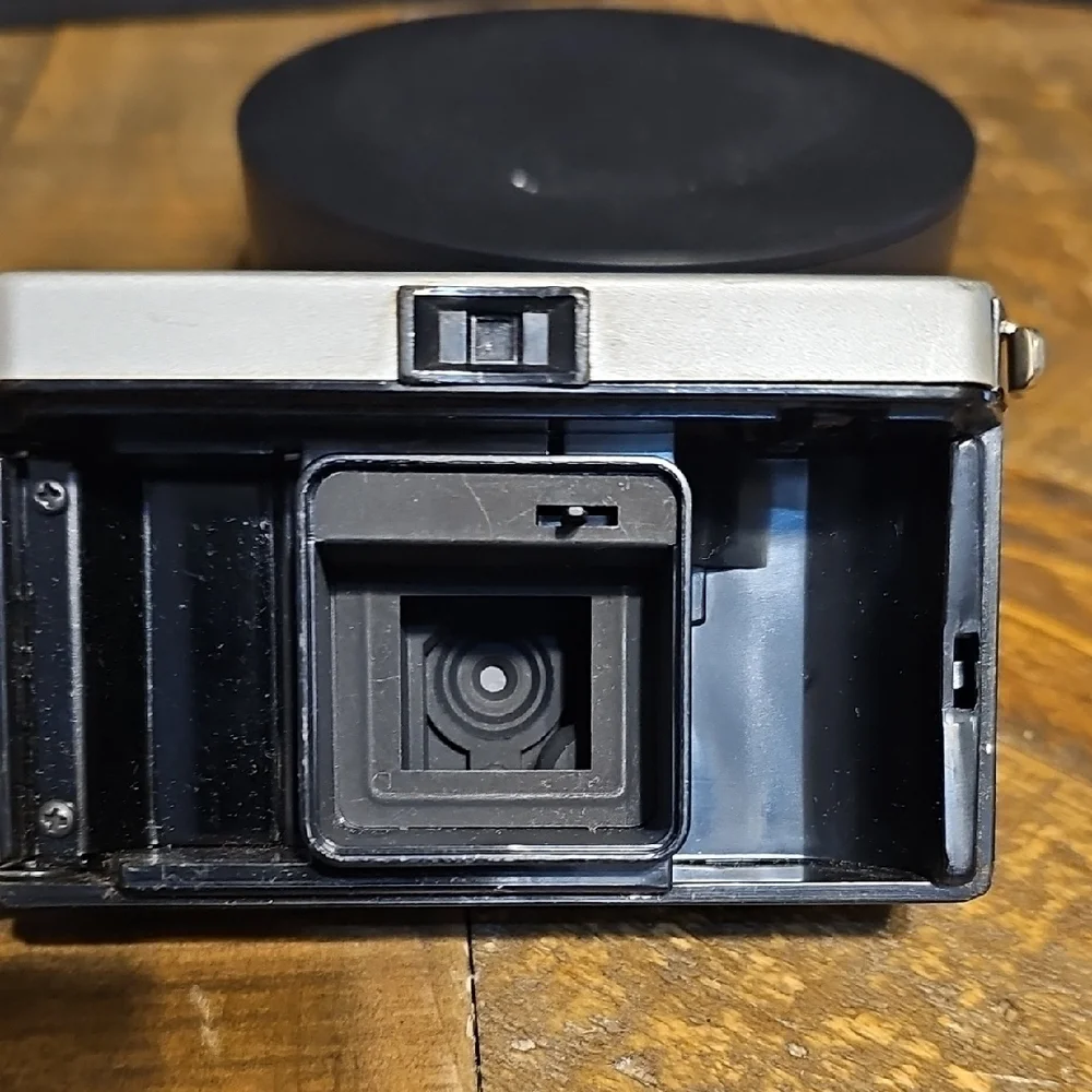 Kodak Instamatic 104 in Black and Silver